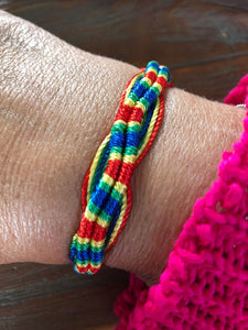 Armbandje meerkleurig koord Rood