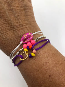 Satijnkoord armbandje met schelp Pink