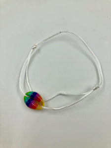 Satijnkoord armband schelp regenboog