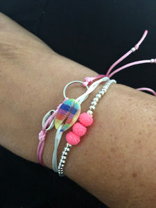 Satijnkoord armbandje met schelp en cirkel