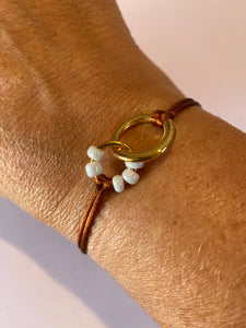 Satijnkoord armbandje camel met ringetjes