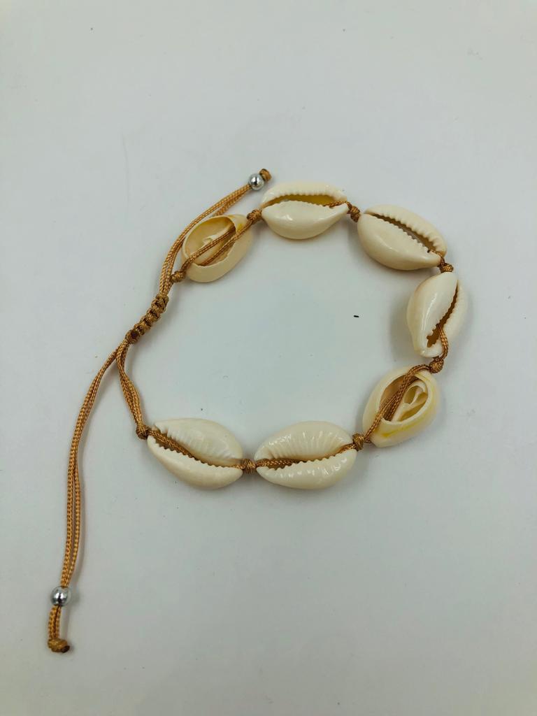 Schelpen armbandje Beige